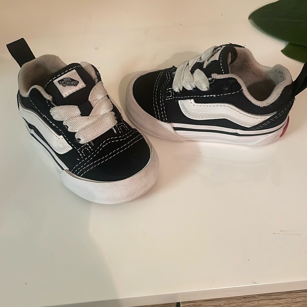 Toddler Knu Skool Shoe sz 3c